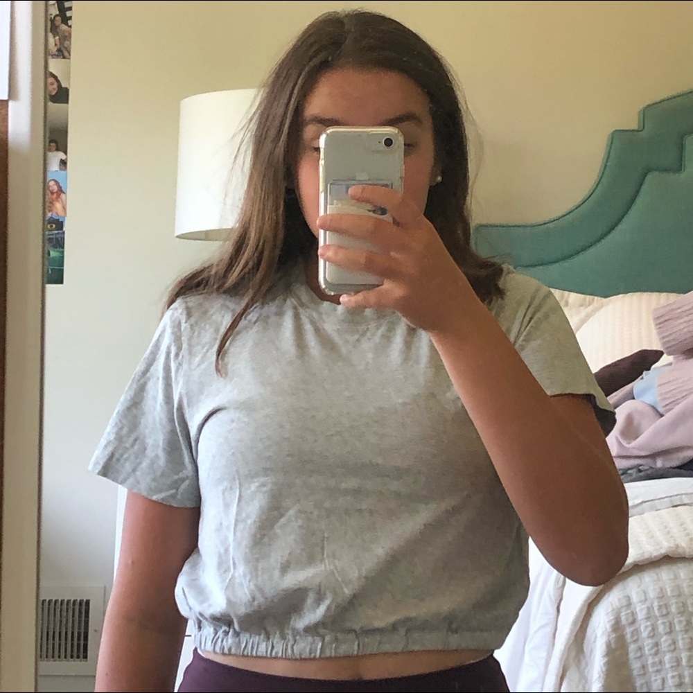 Aritzia grey top